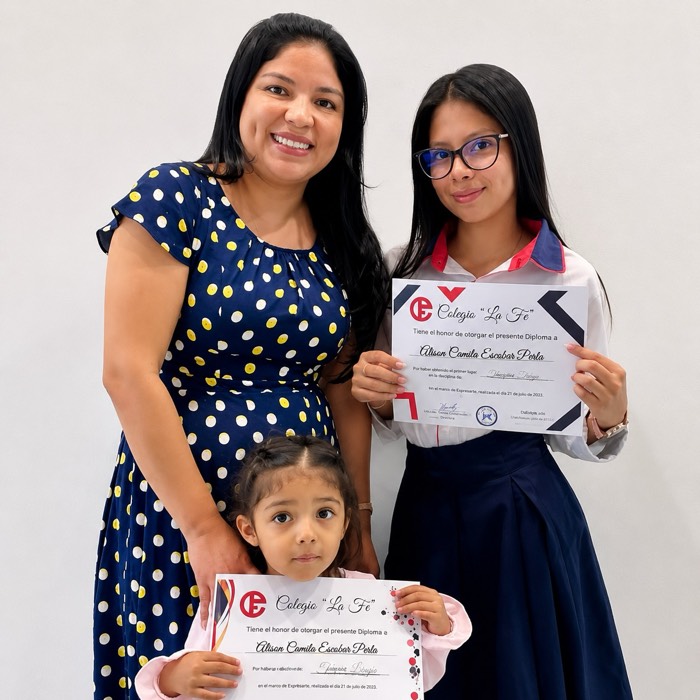 Padres orgullosos — Colegio La Fe