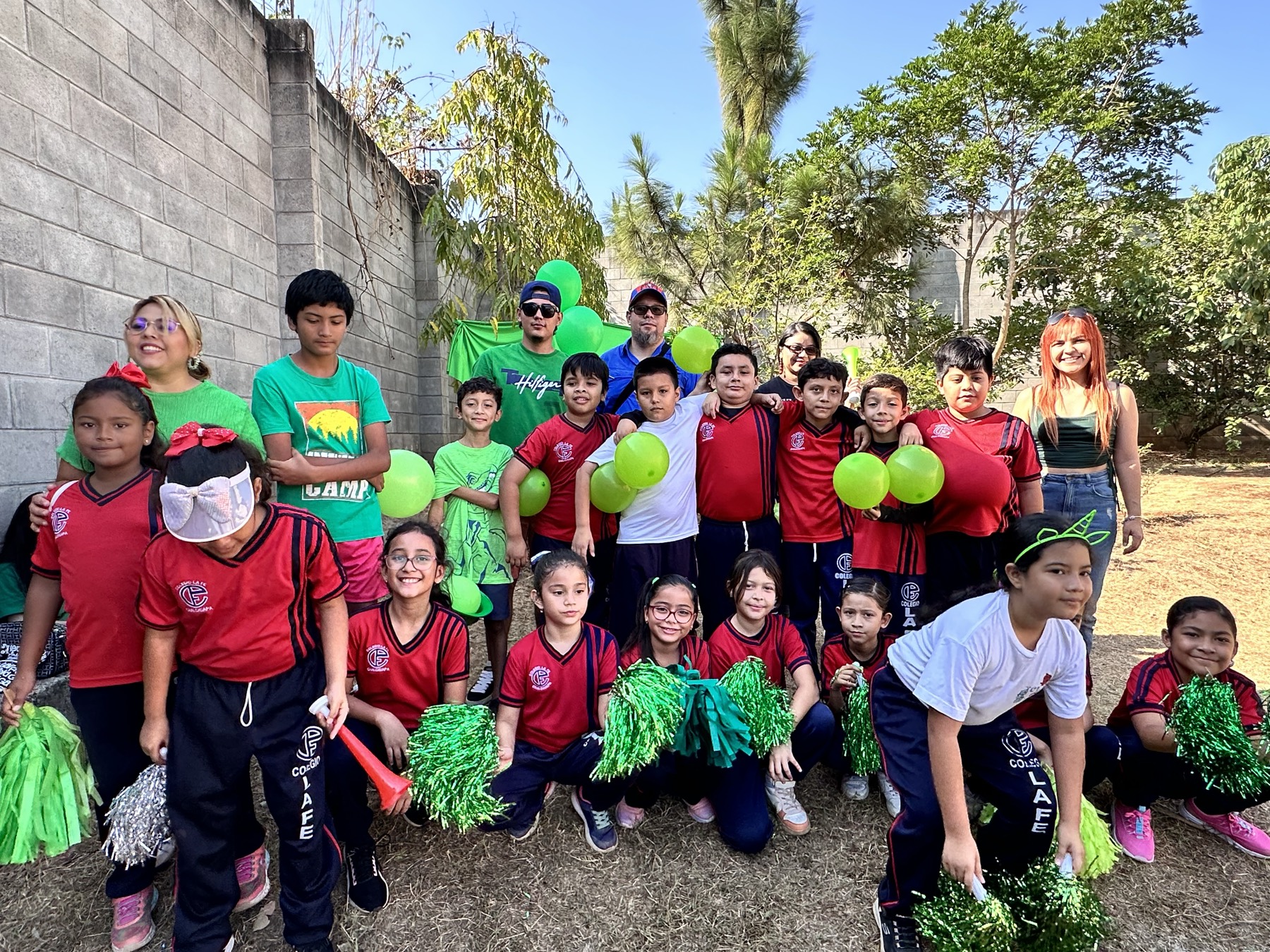 Estudiantes de Cuarto Grado compartiendo
