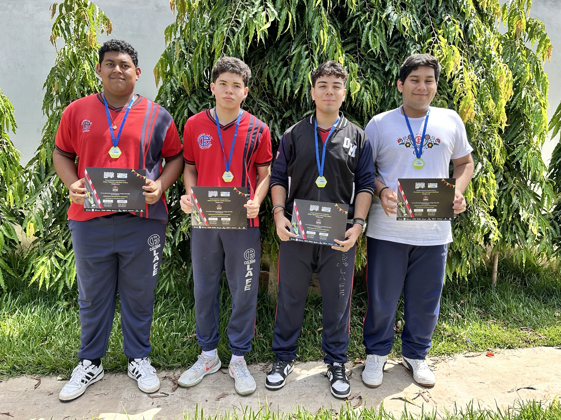 Estudiantes de Primer Año de Bachillerato en actividades