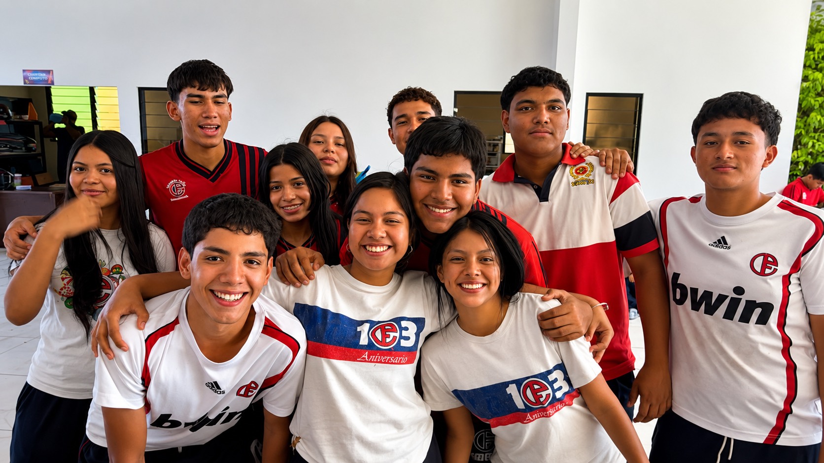 Estudiantes de Segundo Año de Bachillerato del Colegio La Fe