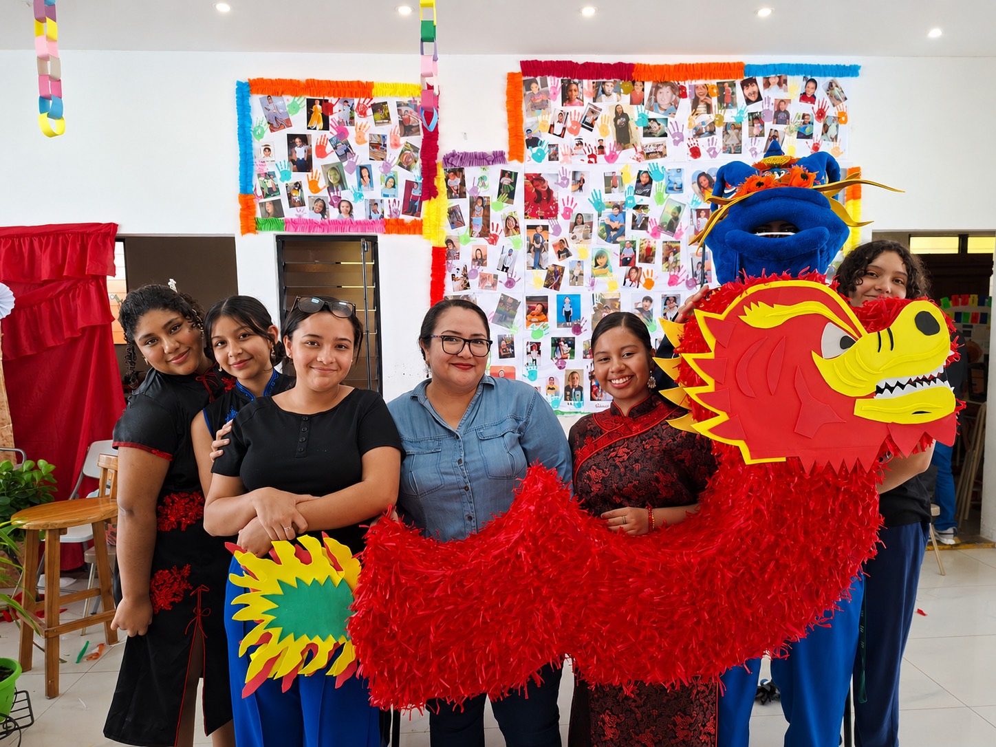Estudiantes de Segundo Año de Bachillerato en actividades