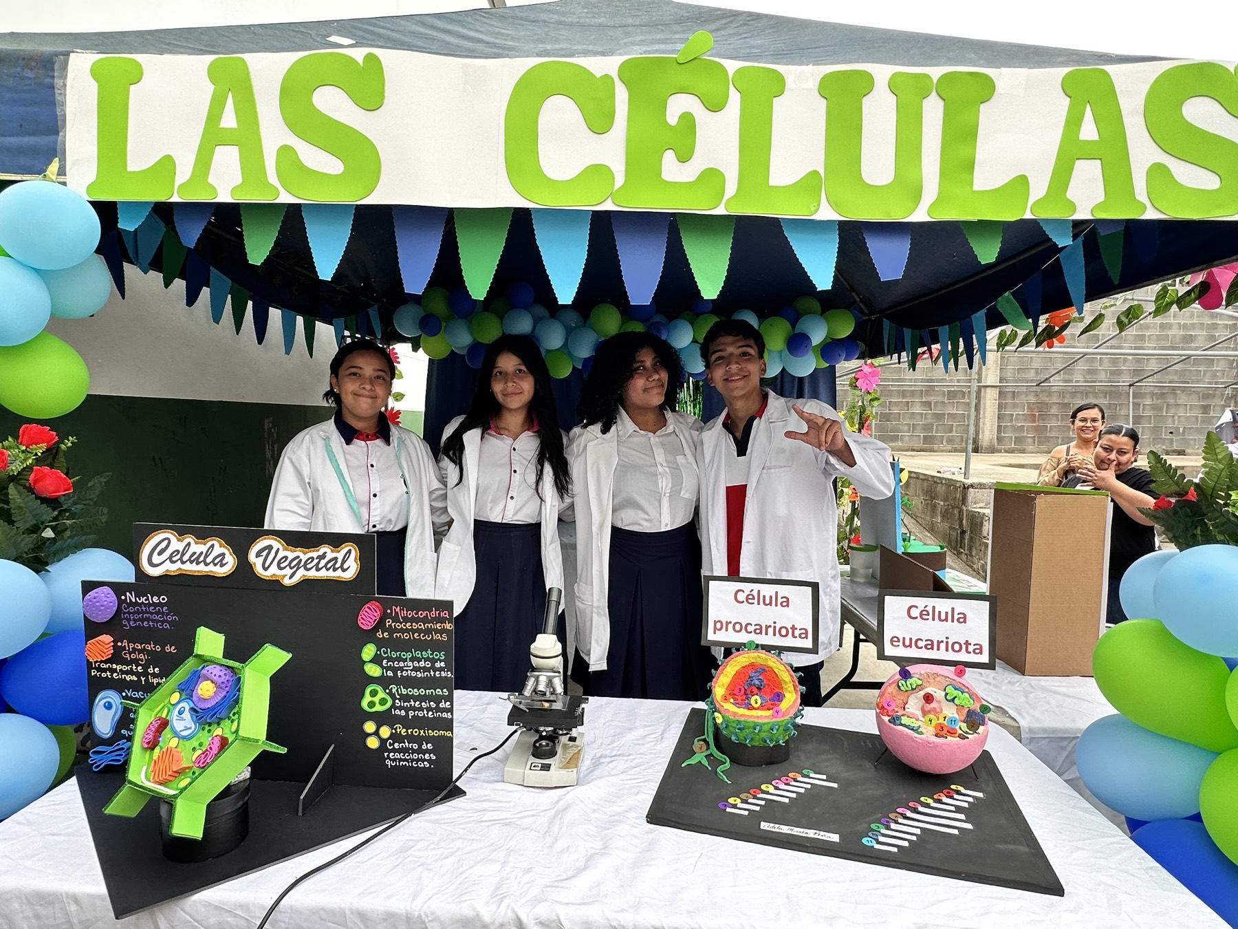 Estudiantes de Segundo Año de Bachillerato en clase