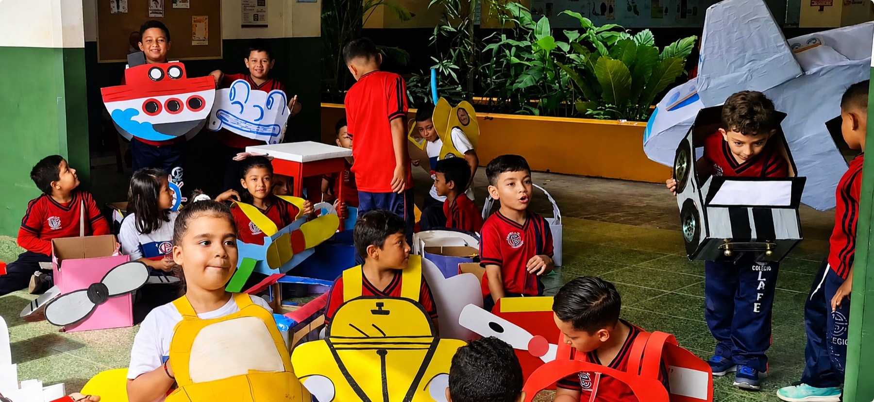 Estudiantes de Segundo Grado aprendiendo juntos