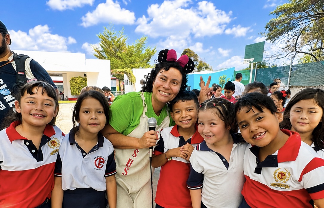 Estudiantes de Tercer Grado aprendiendo juntos